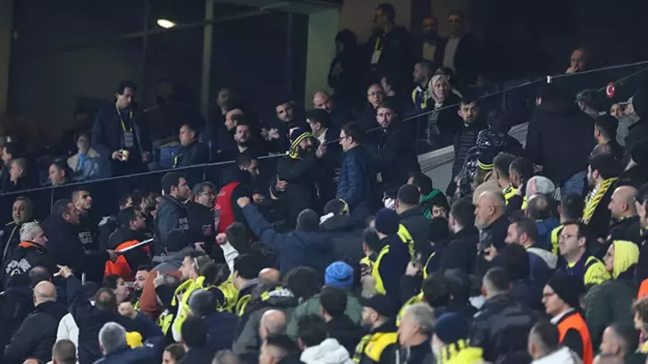 Fenerbahçe taraftarından Hatayspor maçında yönetime büyük tepki: İstifa sesleri yükseldi!