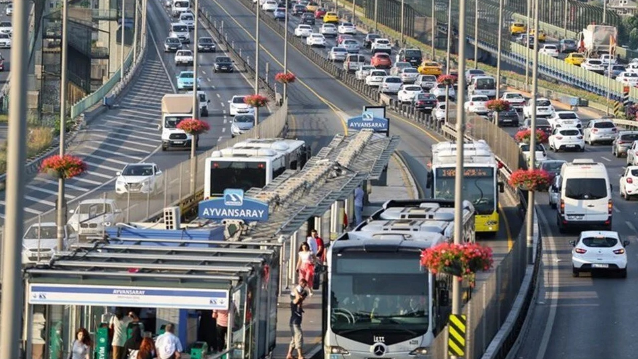 İstanbul'da toplu taşımaya yüzde 46.09'luk zam teklifi reddedildi.