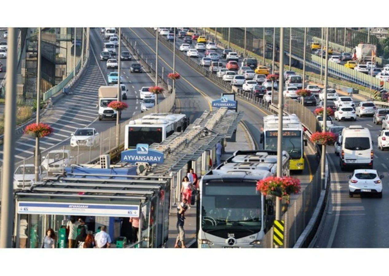 İstanbul'da toplu taşımaya yüzde 46.09'luk zam teklifi reddedildi.
