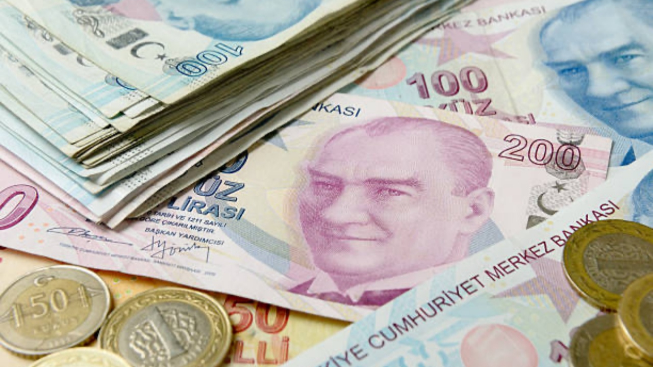 Enflasyonda atılan adımlar umut verdi! Ekonomi travmayı atlattı, TL için umut dolu bir yıl başladı