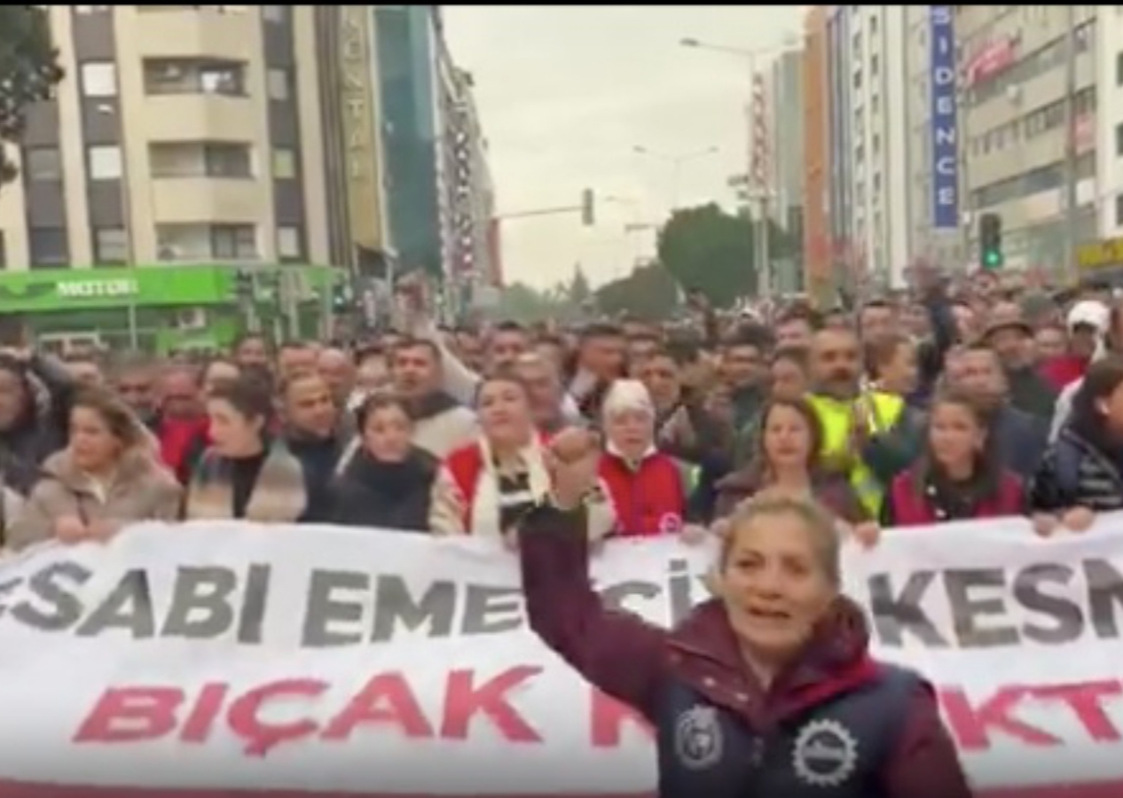 İzmir'de ulaşım durdu! Maaşları ödenmeyen çalışanlar eylem yapıyor...