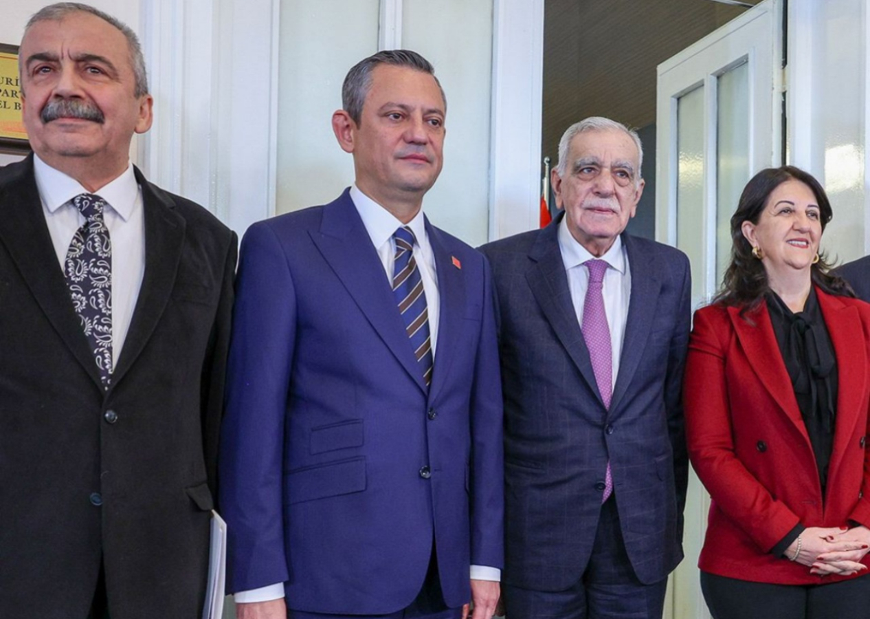 CHP-DEM Parti heyeti görüşmesi sona erdi! Özgür Özel'den ilk açıklama: Tavrımız Meclis odaklı ilerleme yönündedir!