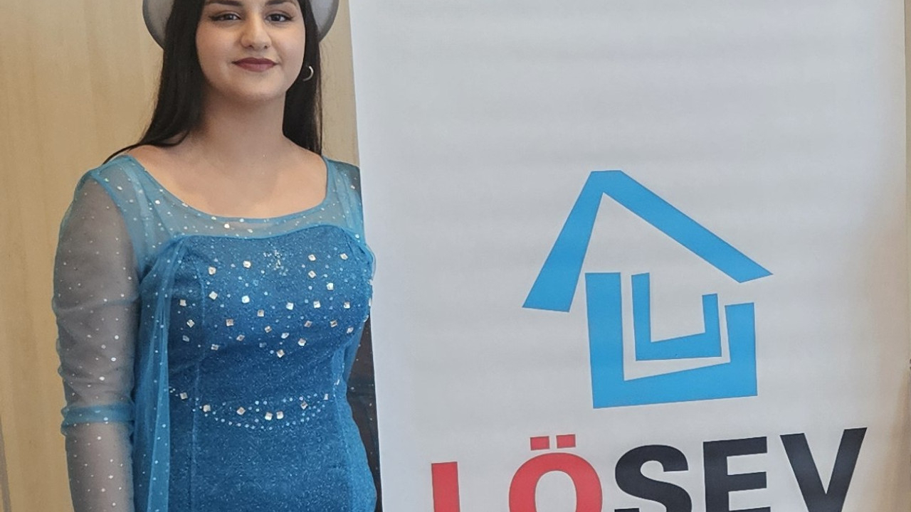 Lenf kanserini yenen 15 yaşındaki Hazal, kanser hastası çocuklara umut oluyor