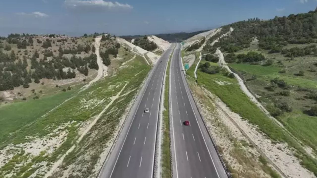 Bakan Uraloğlu’ndan Aydın-Denizli otoyolu müjdesi: 55 dakikaya düştü!
