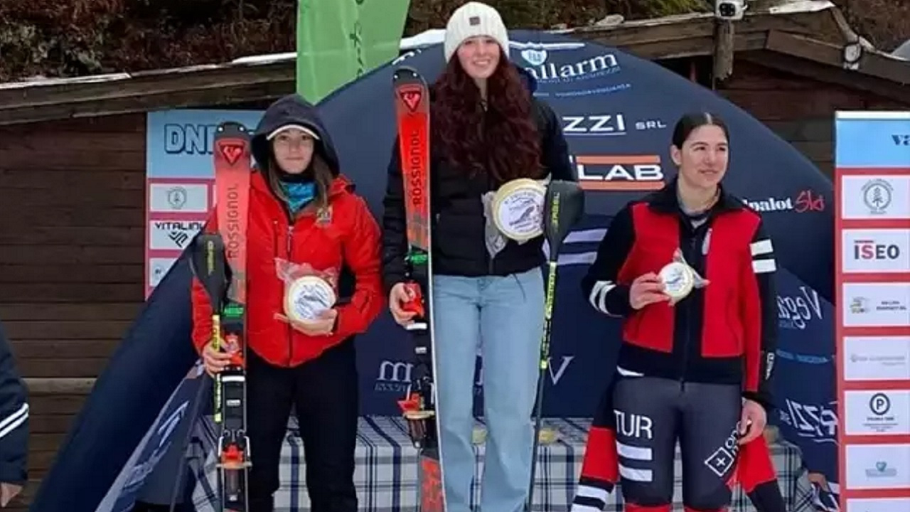 Gururumuz oldu! Milli kayakçı Yıldırım İtalya'da bronz madalya kazandı