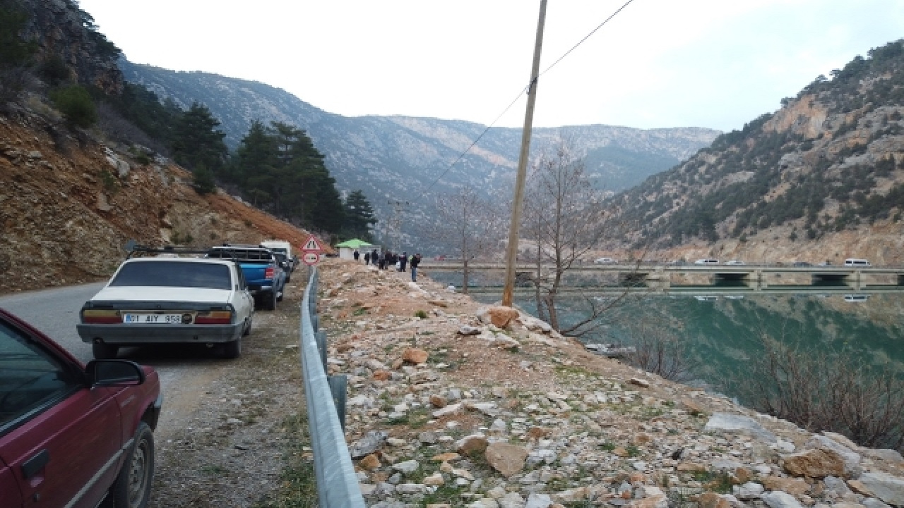 Adana'da baraj gölüne düşen otomobilin sürücüsü yaşamını yitirdi