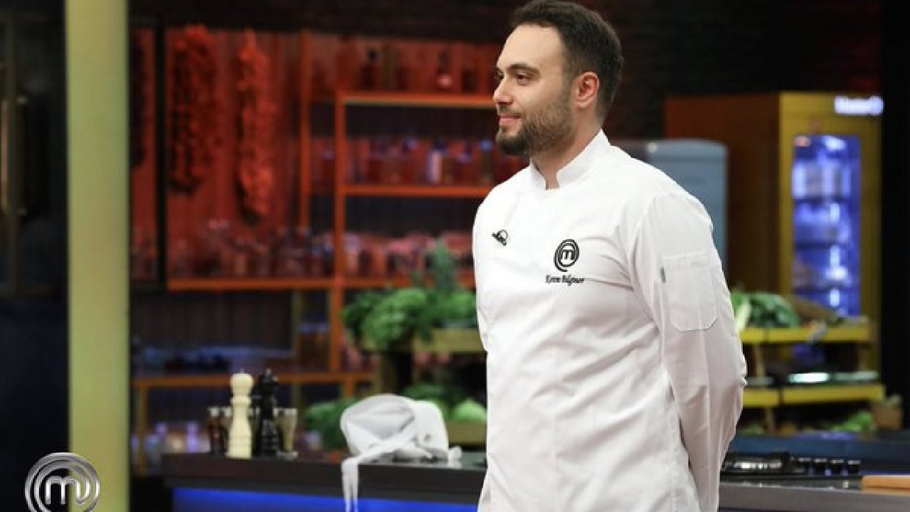 Finali canlı gerçekleşen MasterChef'te Kerem ve Onur yarışıyor! İzleyiciden Kerem'e destek yağdı...