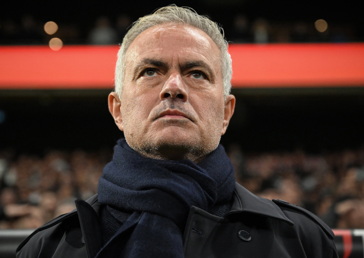 Jose Mourinho aldığı tüm teklifleri Fenerbahçe'de kalmak için geri çeviriyor