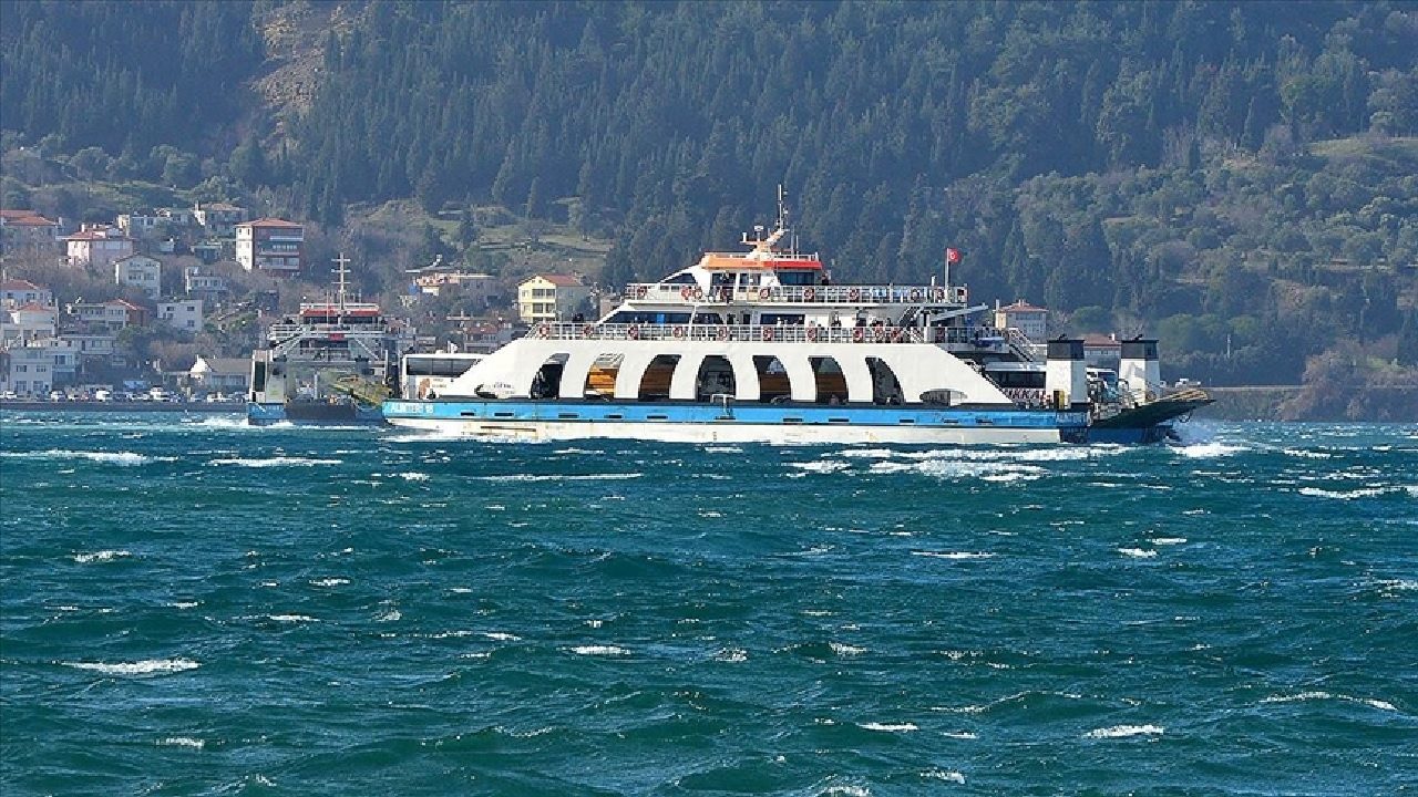Deniz ulaşımına fırtına engeli! Gökçeada'ya yapılacak bazı feribot seferleri iptal edildi