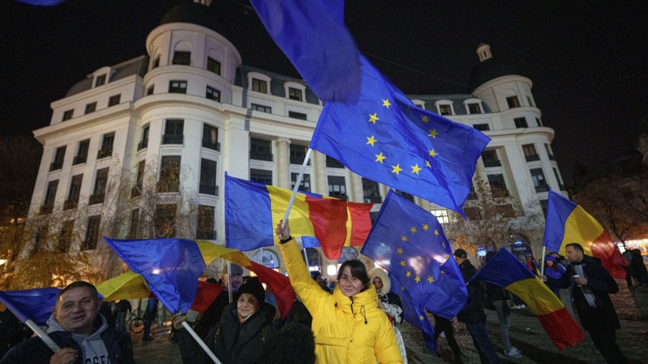 İlk turda bitmedi! Romanya'da büyük protesto! İptal olunca on binler sokağa indi!