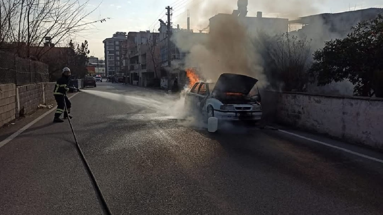 Hatay son dakika haberi:  Seyir halindeki otomobil bir anda alev aldı...