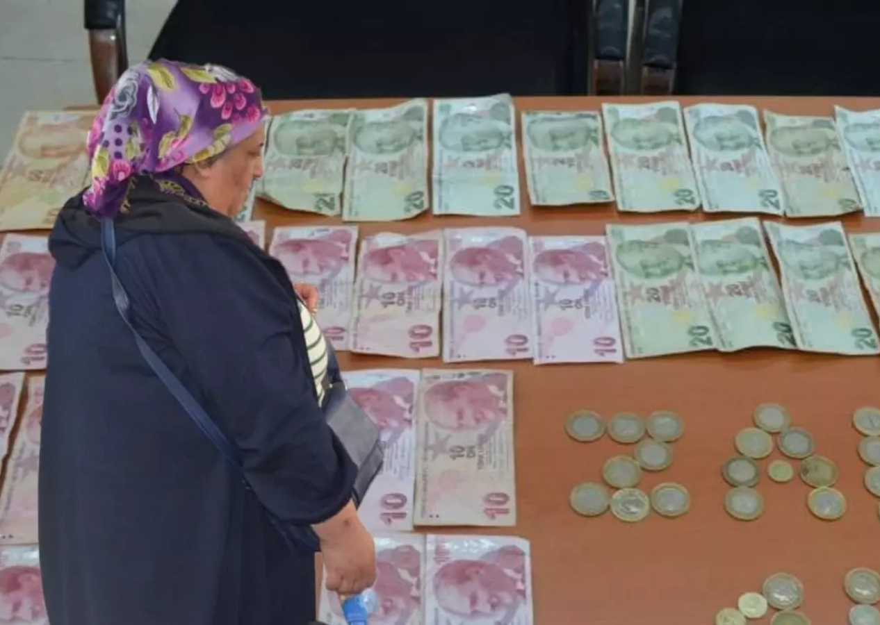 Bolu'da cami önünde dilenen kadına suçüstü! 2 saat içerisinde bin 554 lira toplamış...