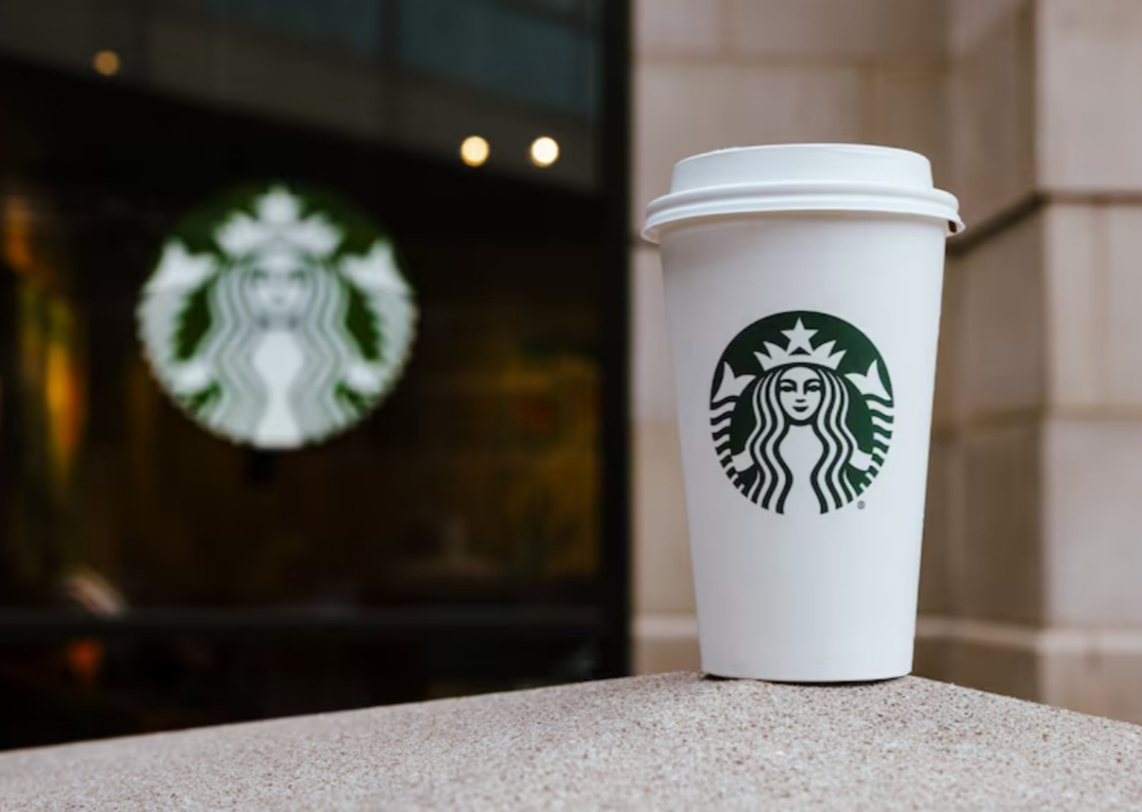 Starbucks'ta kurallar değişiyor! Artık müşteri olmayanı içerde oturtmayacak