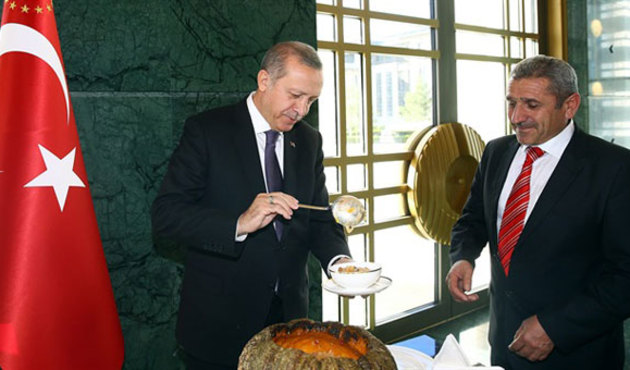 Cumhurbaşkanlığı 13 ilde aşure dağıtacak!