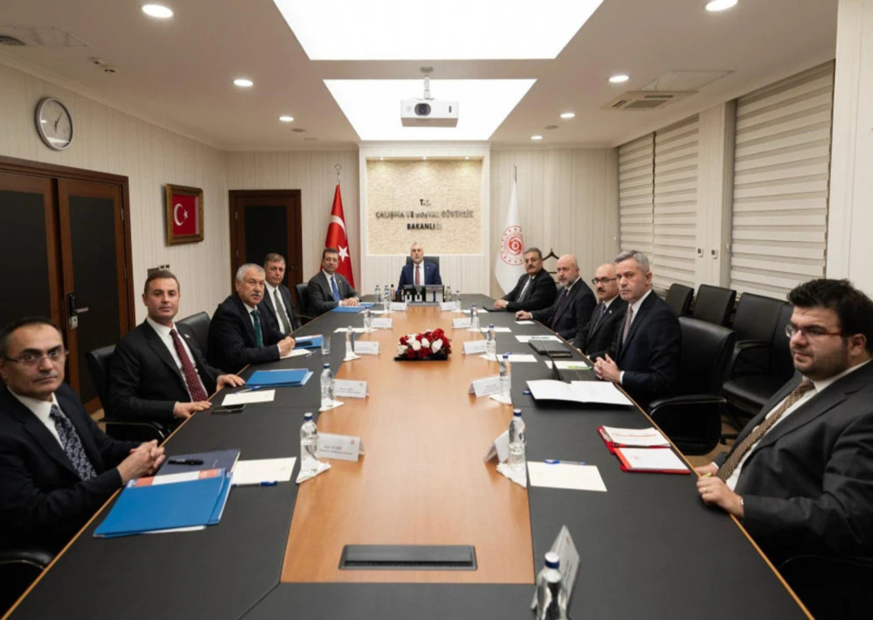 Çalışma ve Sosyal Güvenlik Bakanı Vedat Işıkhan, İstanbul Büyükşehir Belediye Başkanı Ekrem İmamoğlu ile görüştü: SGK borçları için ilk adım atıldı!