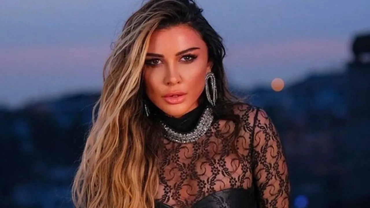 İlk haftada Survivor'dan elenen Selen Görgüzel Türkiye'ye döner dönmez evinin yerlerini öptü