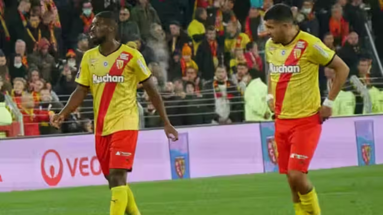 Fenerbahçe'nin stoper transferinde eli kolu bağlandı: Yine ret cevabı!