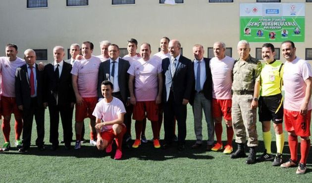 Efsane futbolcular Gaziantep Cezaevi’nde...
