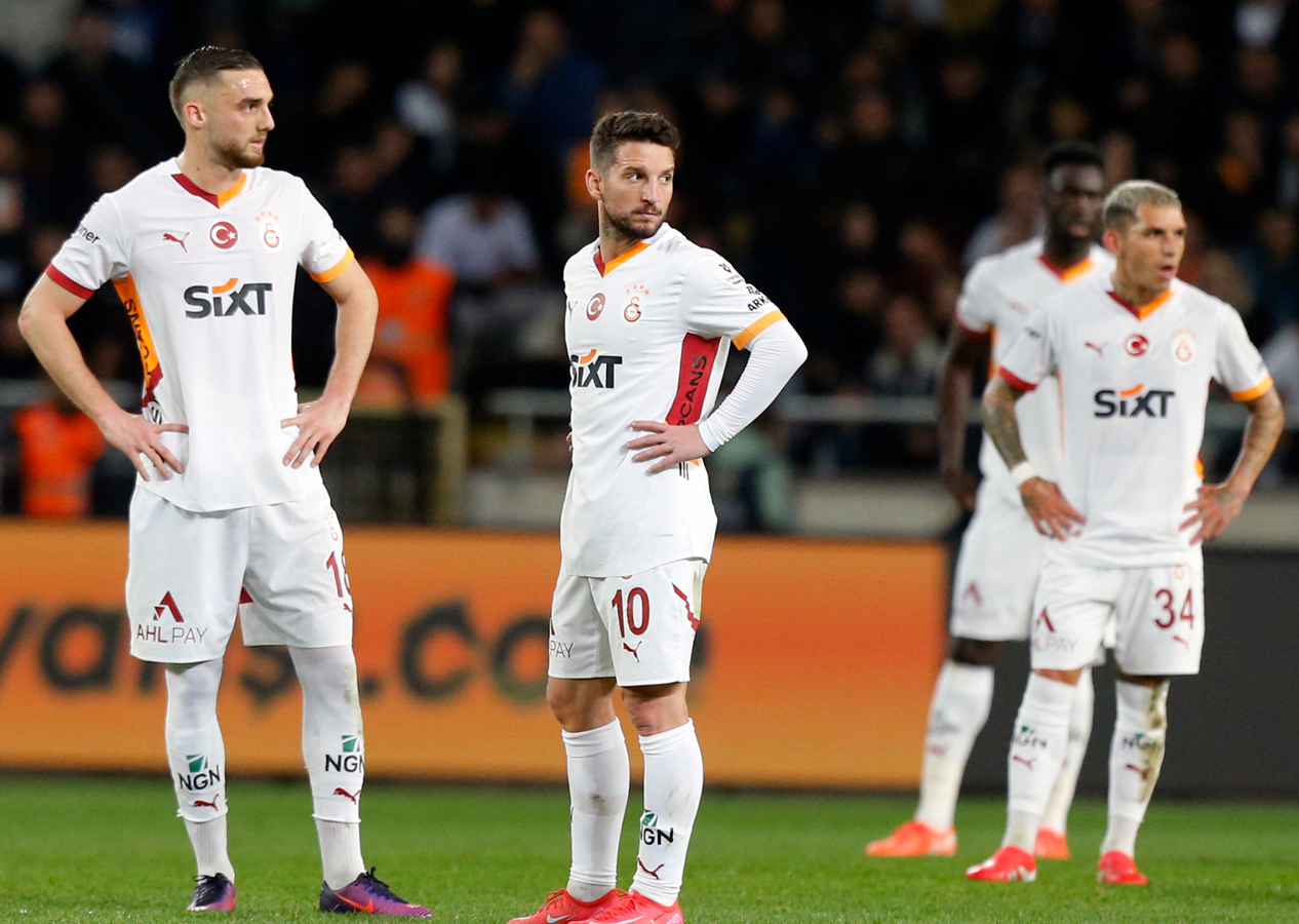 "Hatayspor - Galatasaray maçında büyük skandal yaşandı! Hem net penaltıyı vermediler hem de Barış Alper Yılmaz'ın golü nasıl ofsayt anlamadım!"
