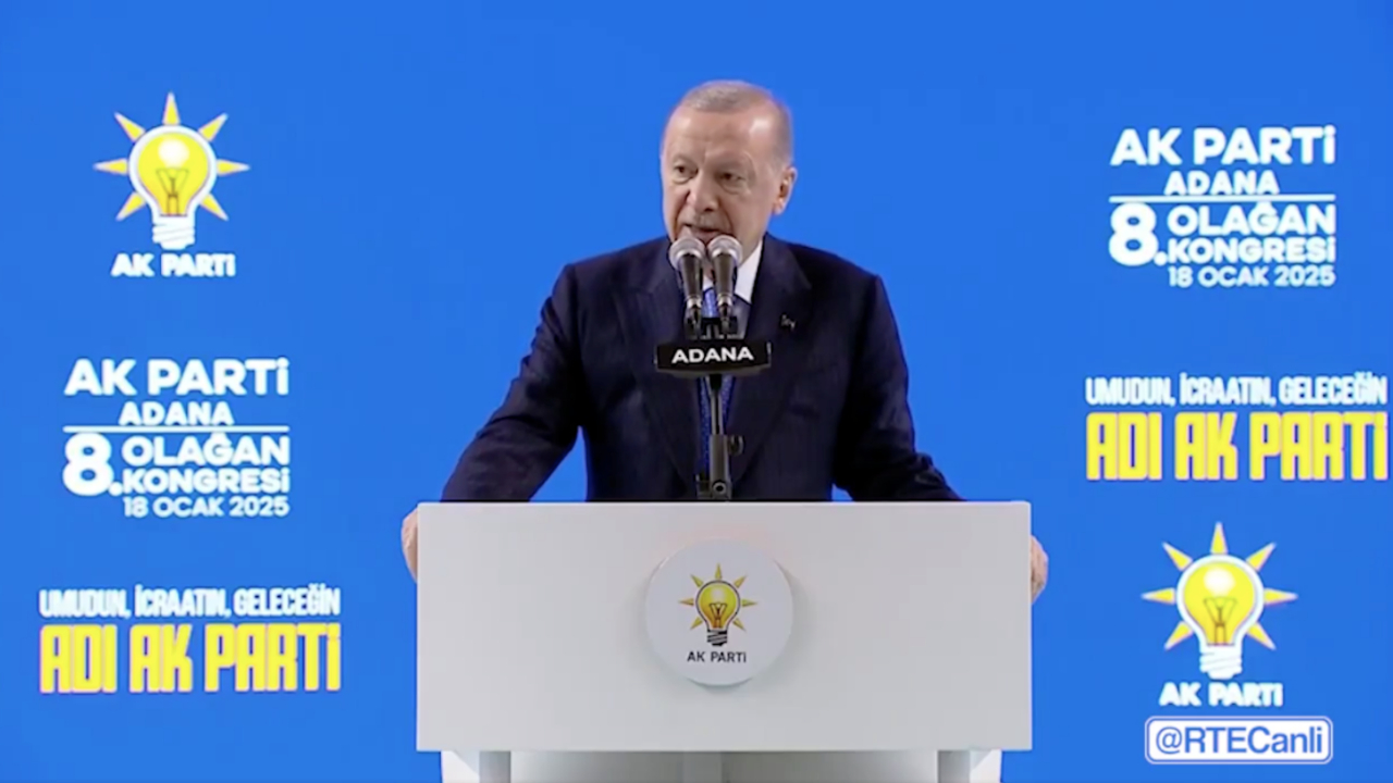 Cumhurbaşkanı Erdoğan'dan Özgür Özel'e: Beşiktaş ve Esenyurt Belediyesi'ndeki yolsuzluklardan haberin yoksa sen bu işi bırak!"