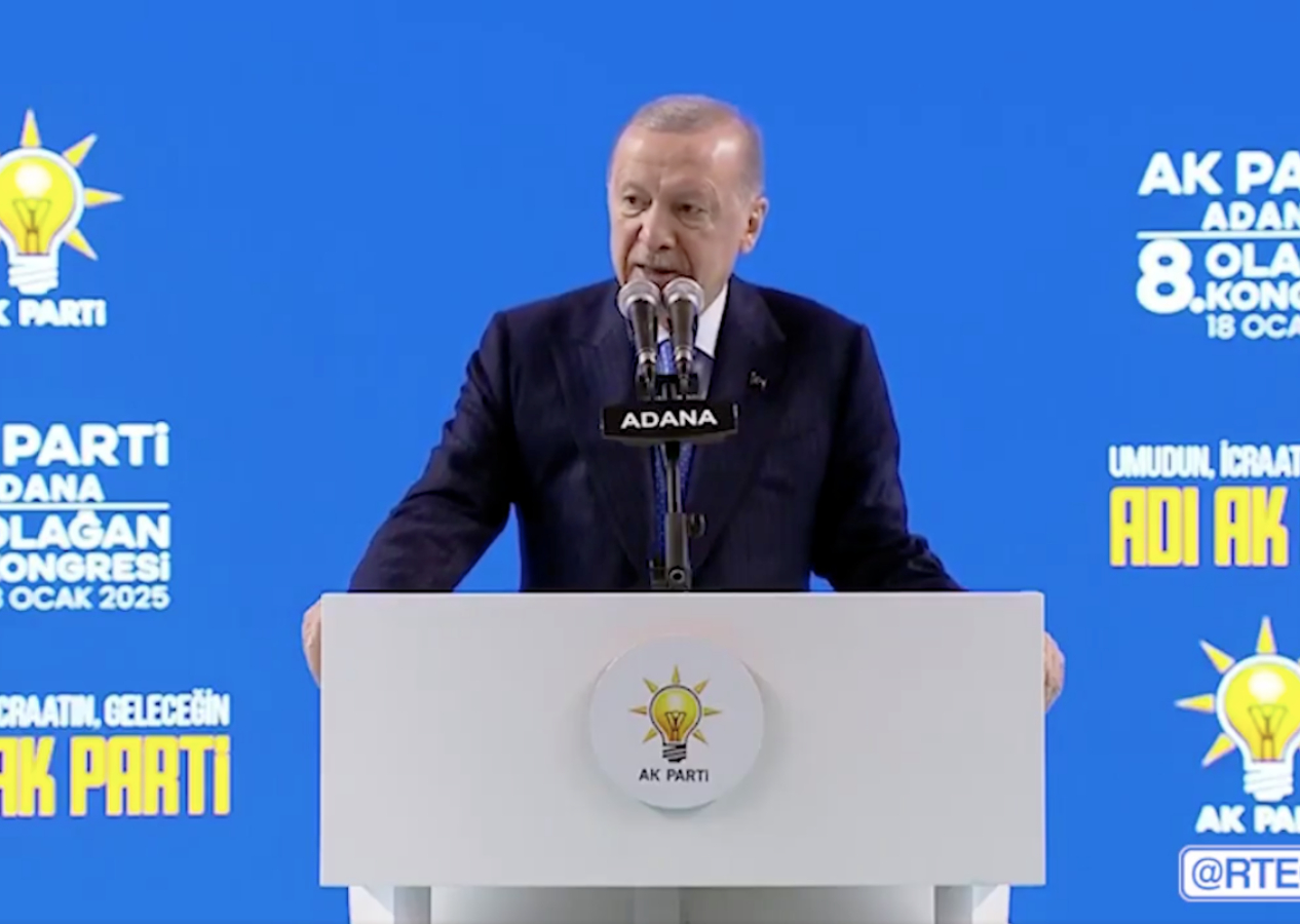 Cumhurbaşkanı Erdoğan'dan Özgür Özel'e: Beşiktaş ve Esenyurt Belediyesi'ndeki yolsuzluklardan haberin yoksa sen bu işi bırak!"