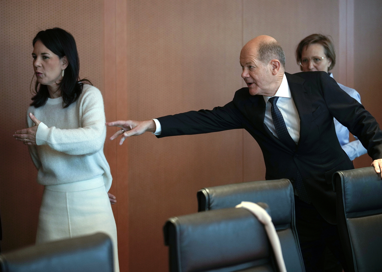Almanya'da fotoğraf krizi... Dışişleri Bakanı Annalena Baerbock, Başbakan Olaf Scholz'a resti çekti: Ukrayna'ya para yoksa ben de yokum!