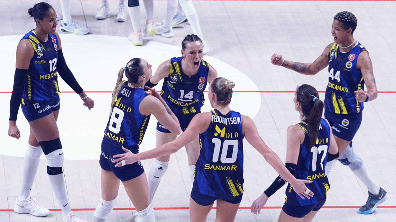 Lider Fenerbahçe Beşiktaş deplasmanında set vermeden kazandı