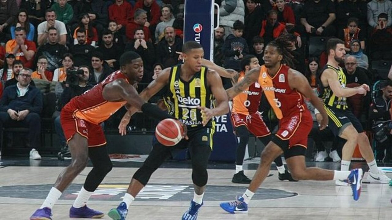 Fenerbahçe Beko hata yapmadı, Galatasaray'ı potada yıktı! Galatasaray 81 - 95 Fenerbahçe Beko | Maçın özeti