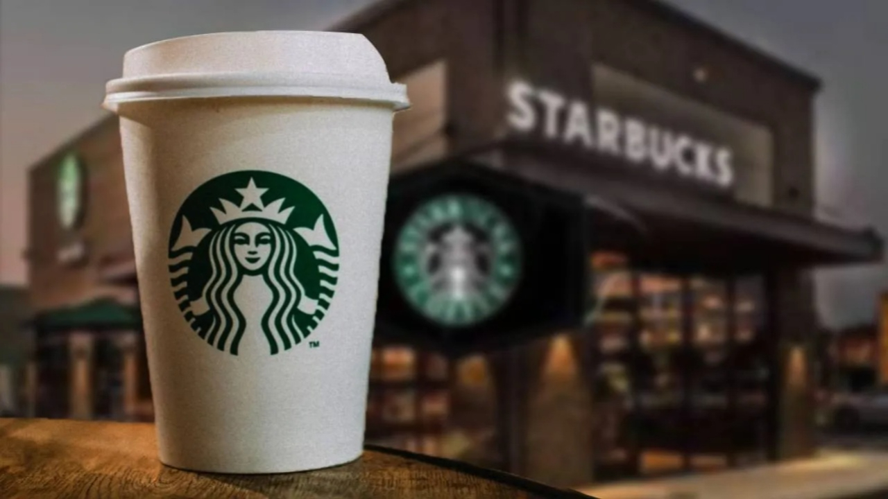Boykot listesindeki Starbuck kurumsal ekibini işten çıkarıyor