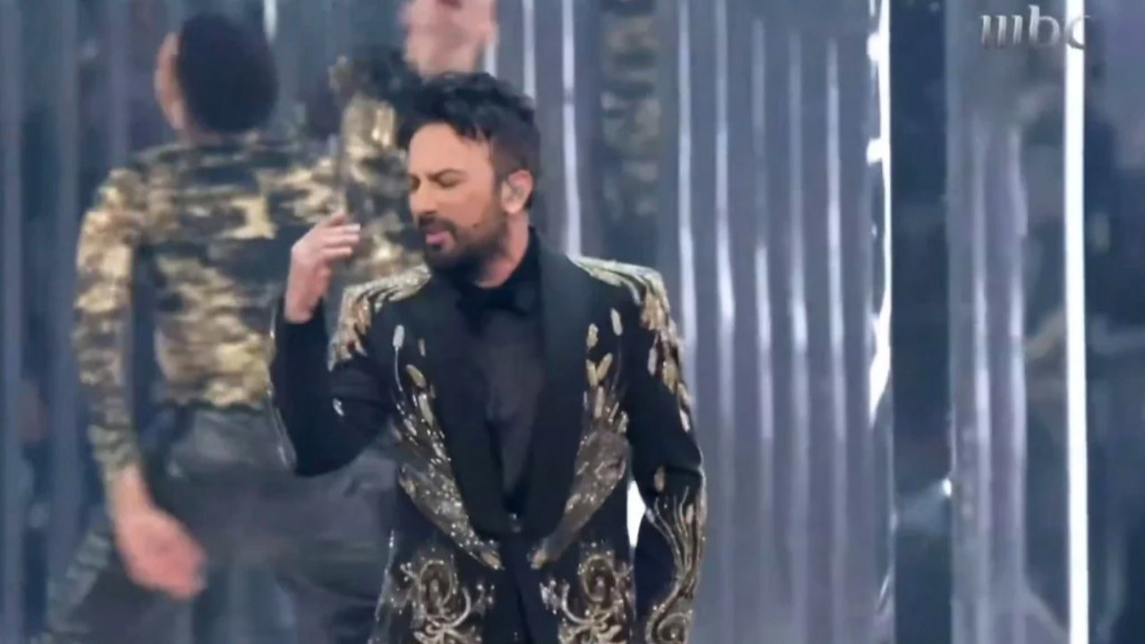 Büyüleyici göbek dansıyla... Riyad'da unutulmaz Tarkan rüzgarı
