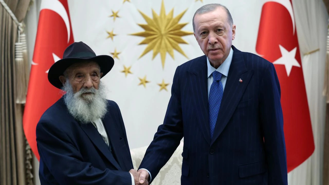 Cumhurbaşkanı Recep Tayyip Erdoğan, Alevi dedesi Ahmet Uğurlu'yu kabul etti!