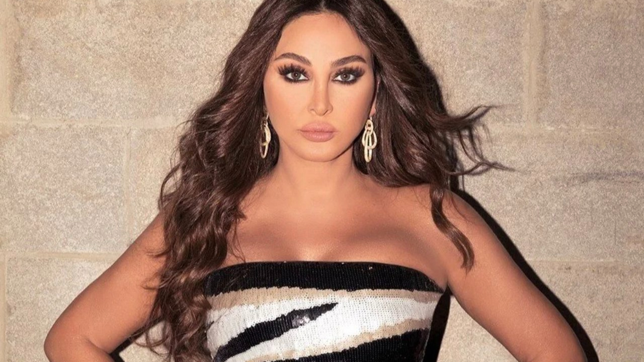 Ödül töreninde ünlü şarkıcı Elissa'nın silikonları patladı