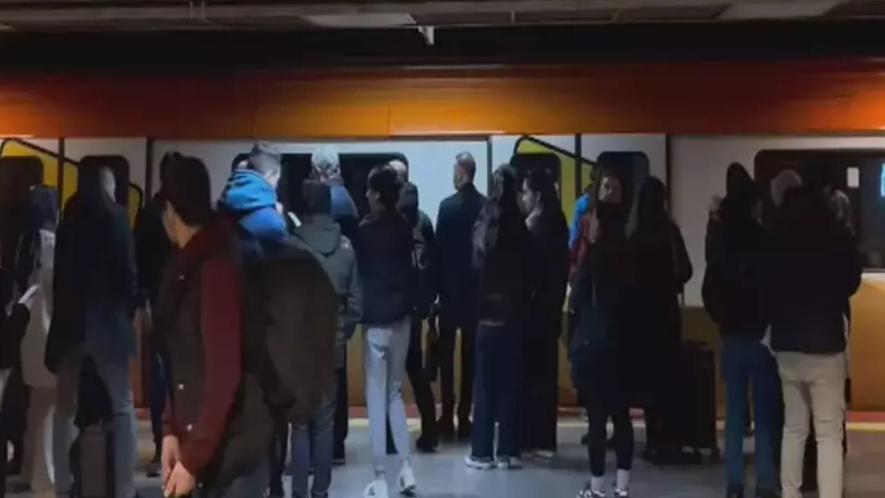 Yine metro yine çile! İstanbul'da Kadıköy-Sabiha Gökçen Havalimanı metrosunda seferler durdu