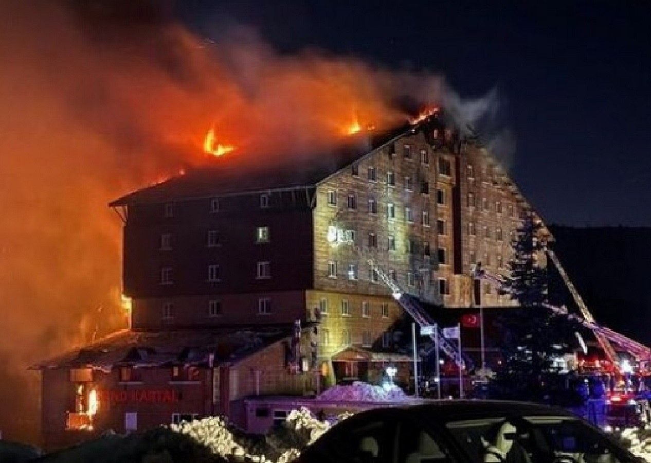 Otel yangınında bilanço ağır! Faciada ölenler için dünyadan taziye mesajları! Putin paylaştı...