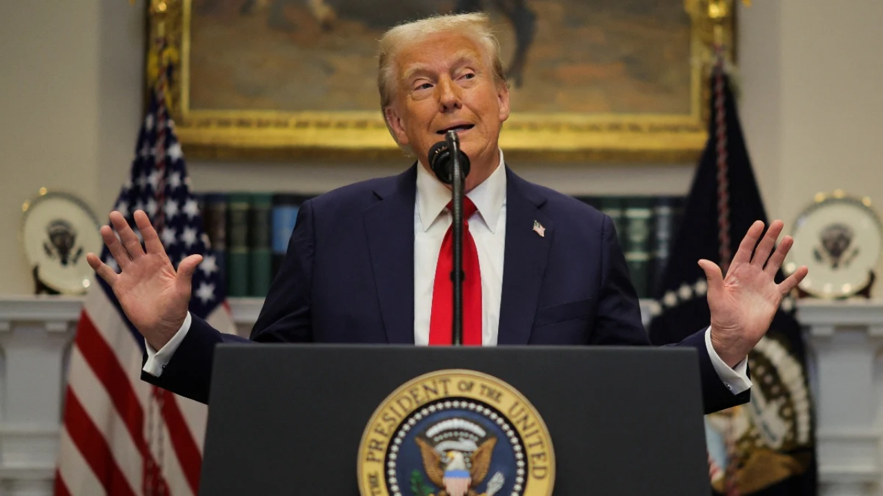 Trump dünyaya satışını yasakladığı yapay zeka teknolojisine 500 milyar dolar yatırım talimatı verdi