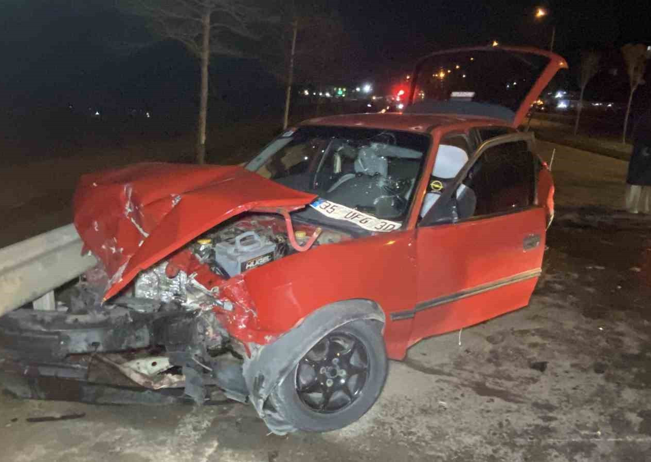 İzmit’te 3 araçlı zincirleme trafik kazası: 4 kişi yaralandı