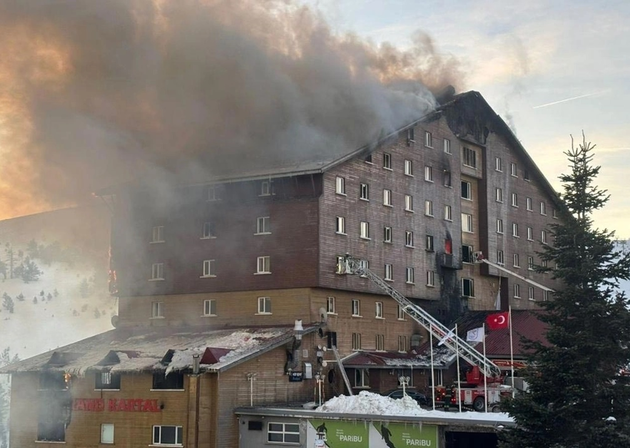 Bolu'da kayak merkezinde yangın! Bakan Tunç duyurdu: 66 kişiye mezar olan işletmenin sahibinin de aralarında bulunduğu 4 kişi gözaltına alındı