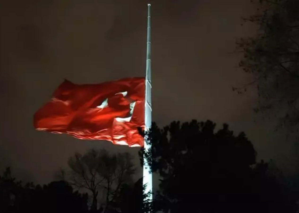 Türkiye yasta... Bolu Kartalkaya'da ölen 76 canımız için milli yas ilan edildi! Bayraklar yarıya indirildi...