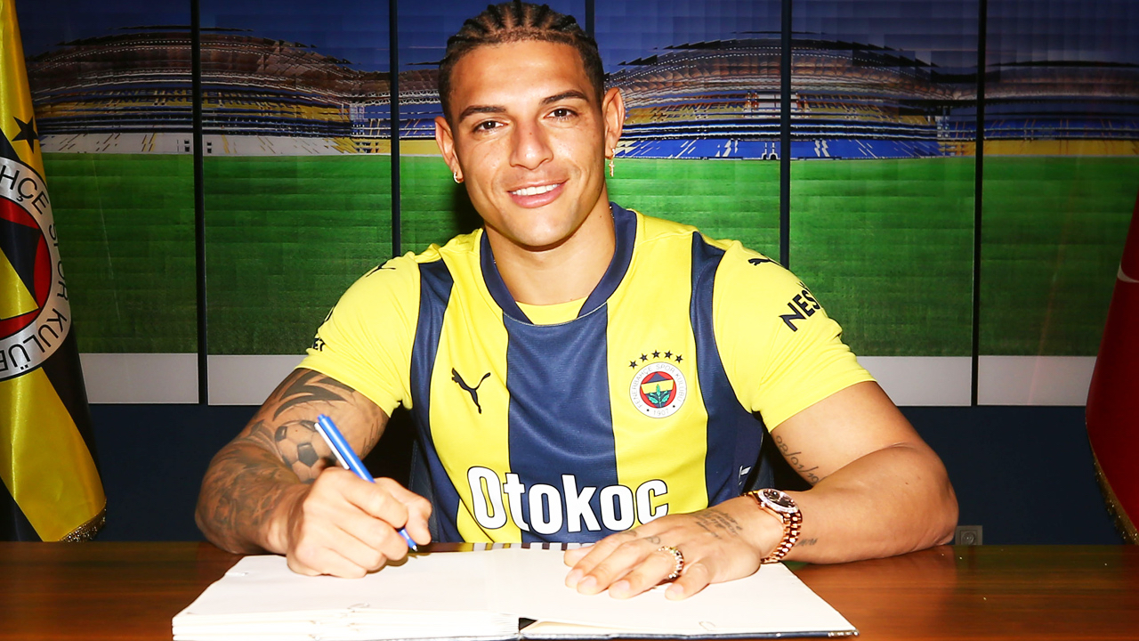 Fenerbahçe Diego Carlos ile 3.5 yıllık sözleşme imzalandığını açıkladı