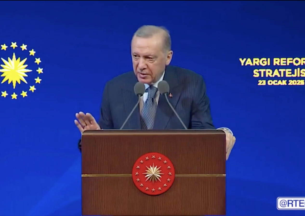 Trafik suçlarına ağır ceza! Cumhurbaşkanı Erdoğan duyurdu: Araçtan inenin ehliyetine el konulacak!