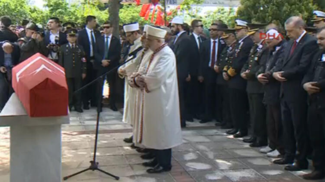 Şehide veda: Erdoğan'ın katıldığı törende duygu dolu anlar