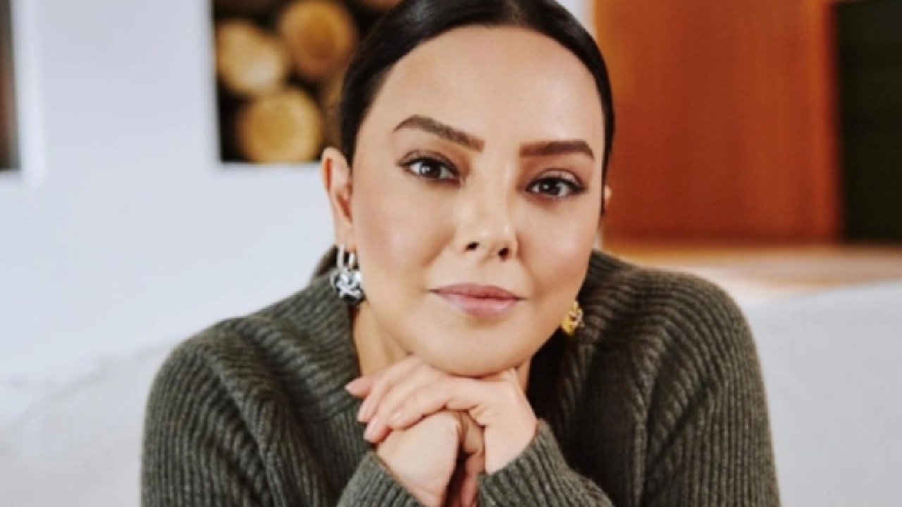 Konser kazançları ile gündeme oturmuştu! Ebru Gündeş'ten kızına milyonluk sürpriz! Alara 13 yaşında yalı sahibi oldu