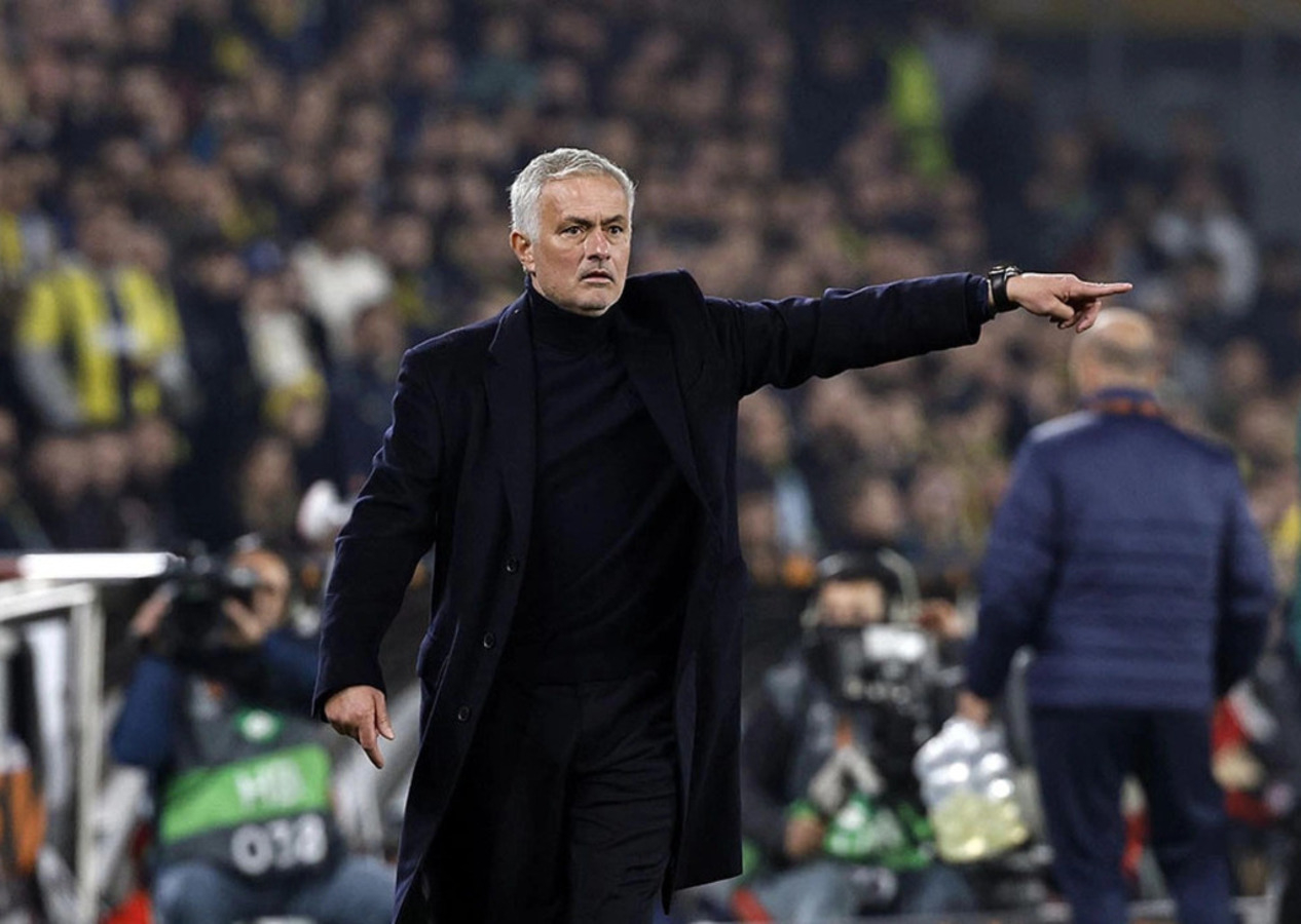 Jose Mourinho'dan VAR kararlarına tepki: İki tane kırmızı kart gösterilmesi gerekiyordu!