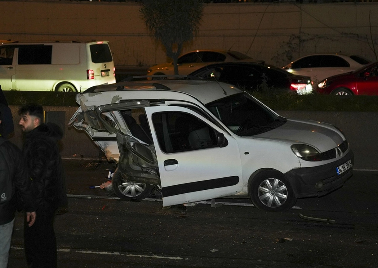 İstanbul'da 5 araçlı zincirleme trafik kazası! Ölü ve yaralılar var...