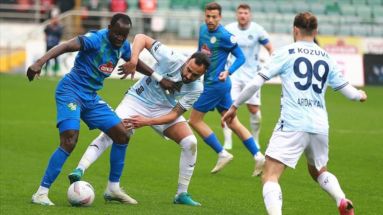 Gol düellosuna dönen maçta Çaykur Rizespor Adana Demirspor'u devirdi