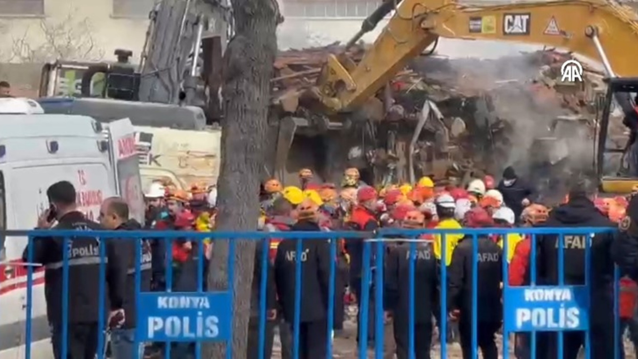 Konya'da çöken 4 katlı binanın enkazında 1 kişinin daha cansız bedenine ulaşıldı!
