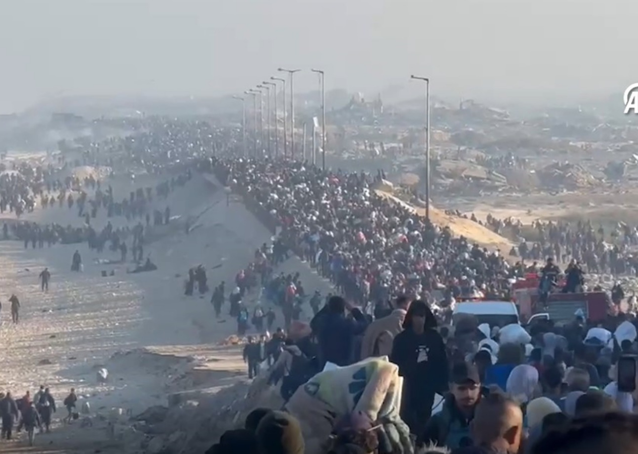 Yerlerinden edilen Filistinliler Gazze’nin kuzeyindeki evlerine dönmeye başladı! Tekbir sesleri yükseldi