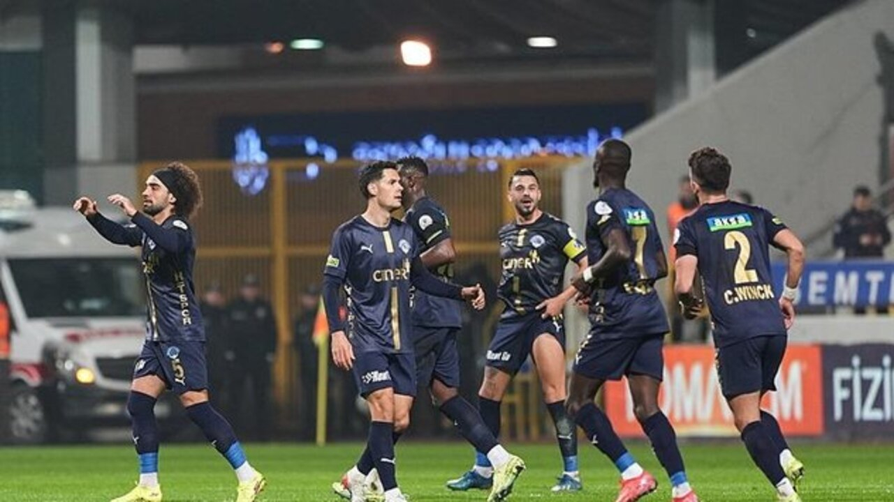9 gol 1 kırmızı kart çıktı, Kasımpaşa 3 puanı aldı! Kasımpaşa 5 - 4 Hatayspor | Maçın özeti