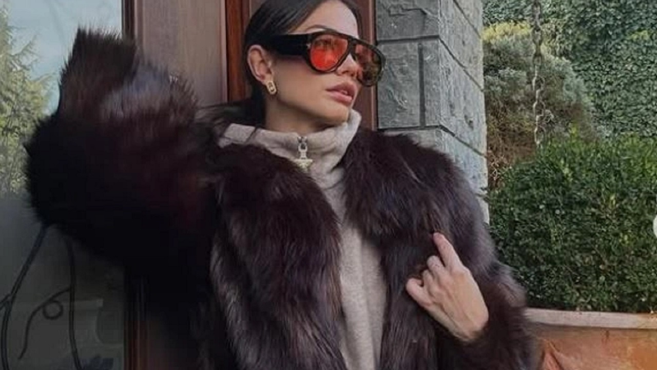 Oyuncu Demet Özdemir sosyal medyadan paylaştı! Yürek hoplatan güzelliğine yorum yağdı...
