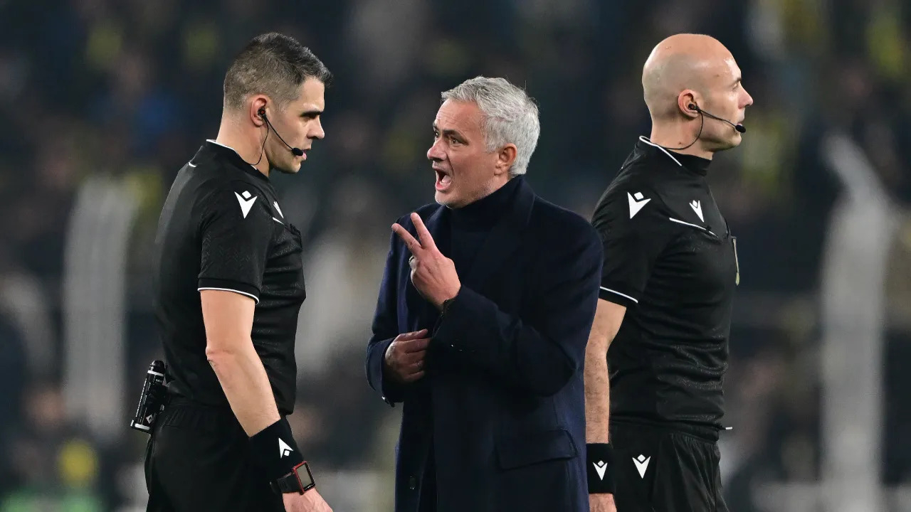 UEFA'dan Jose Mourinho'ya ceza: Midtjylland maçında olmayacak!